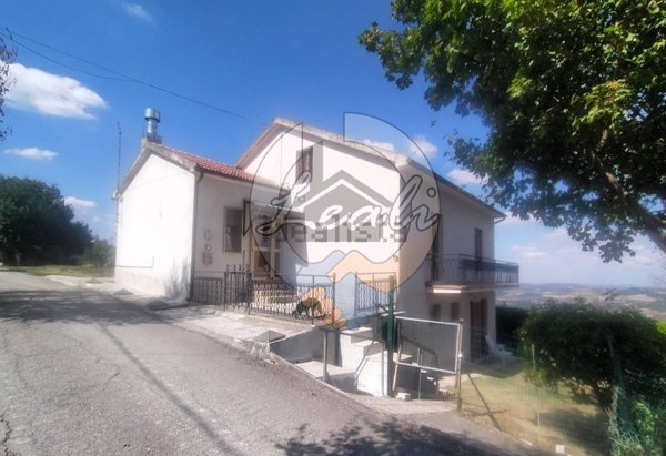 casa indipendente in vendita a Montefalcone Appennino