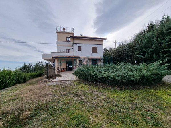 casa indipendente in vendita a Montefalcone Appennino