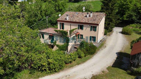 casa indipendente in vendita a Montefalcone Appennino