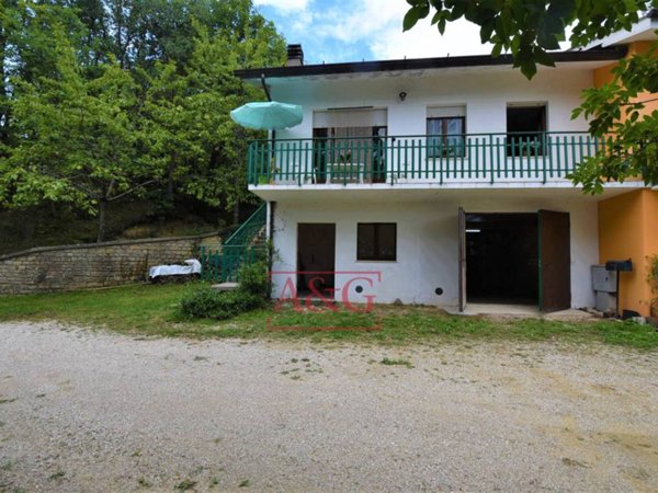 casa indipendente in vendita a Montefalcone Appennino
