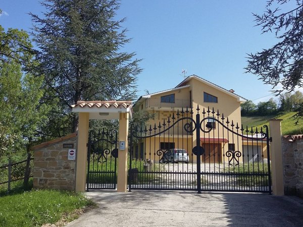 casa indipendente in vendita a Montefalcone Appennino