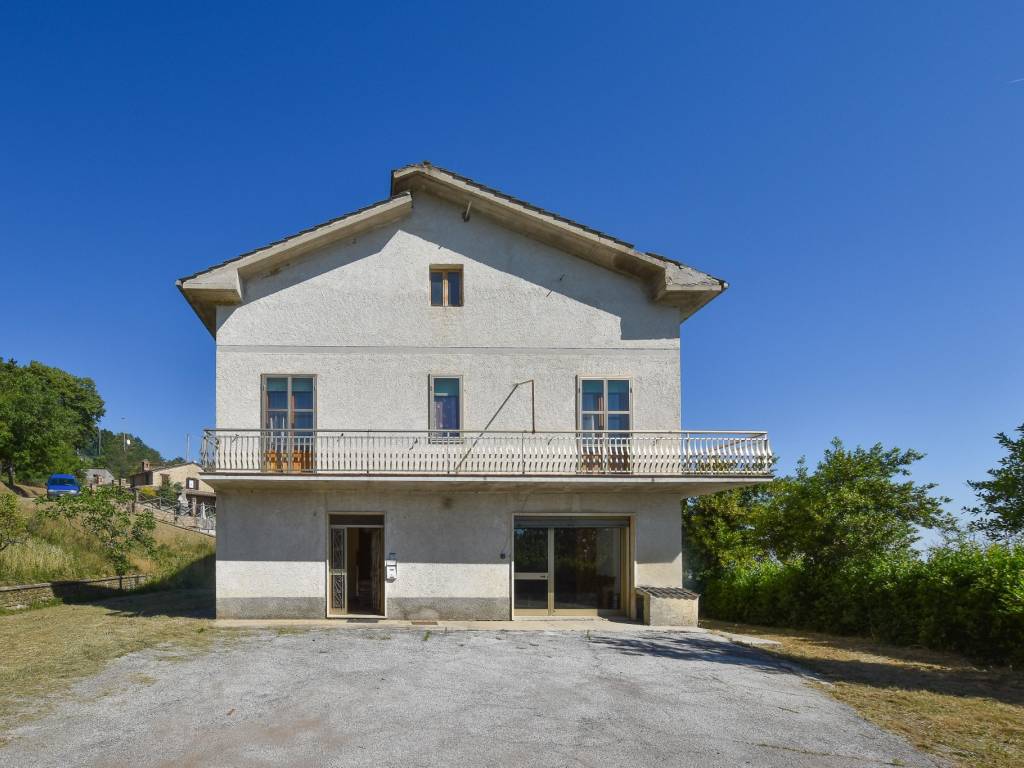 casa indipendente in vendita a Montefalcone Appennino