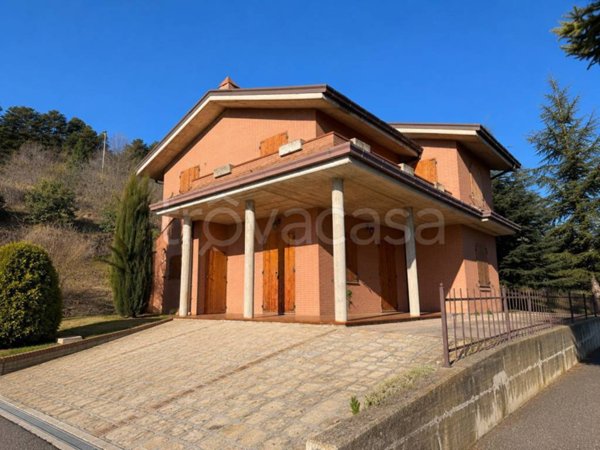casa indipendente in vendita a Montefalcone Appennino