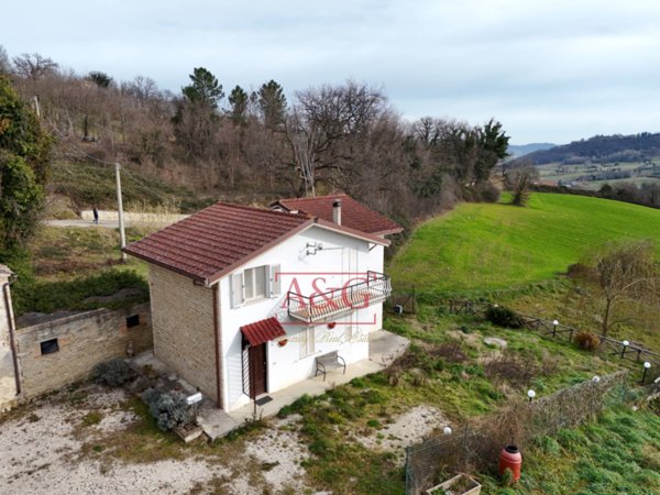 casa indipendente in vendita a Montefalcone Appennino