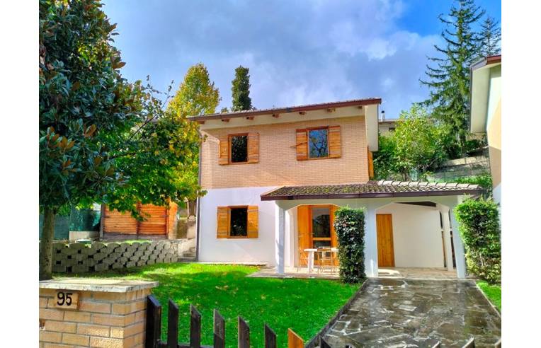 casa indipendente in vendita a Montefortino