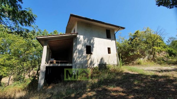 casa indipendente in vendita a Montefortino