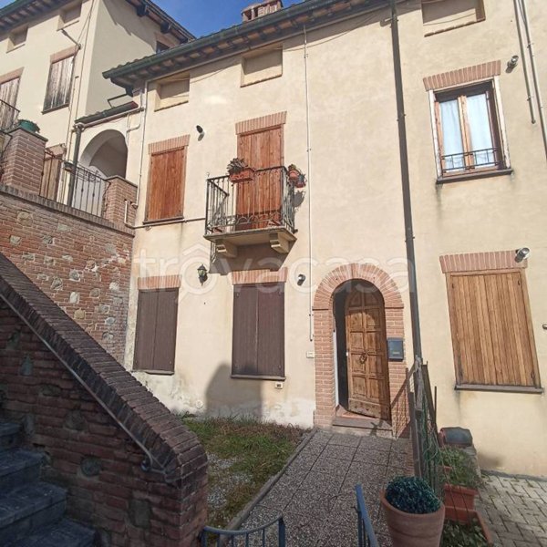 appartamento in vendita a Montefortino in zona Montazzolino