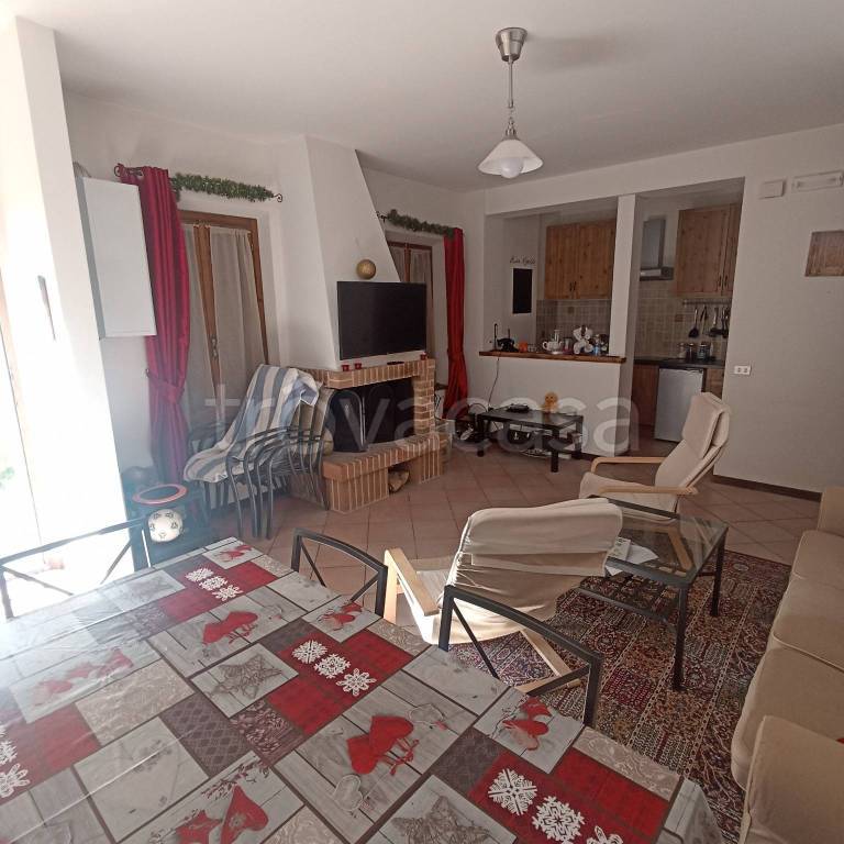appartamento in vendita a Montefortino in zona Montazzolino