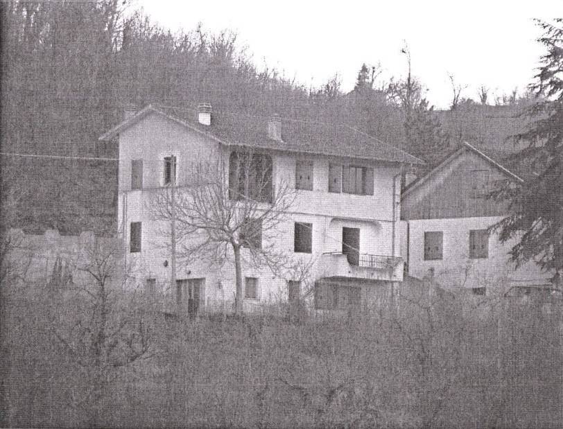 casa indipendente in vendita a Montefortino in zona Montazzolino