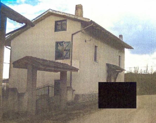 casa indipendente in vendita a Montefortino in zona Montazzolino