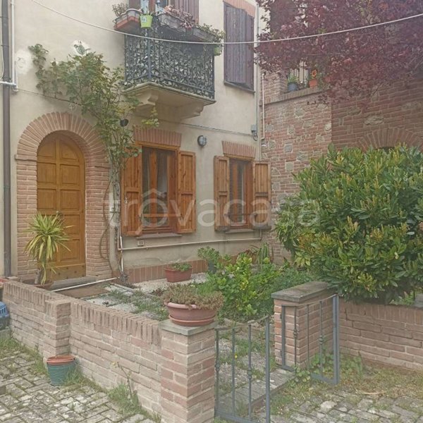 appartamento in vendita a Montefortino in zona Montazzolino
