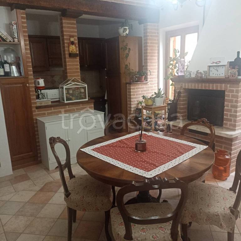 appartamento in vendita a Montefortino in zona Montazzolino