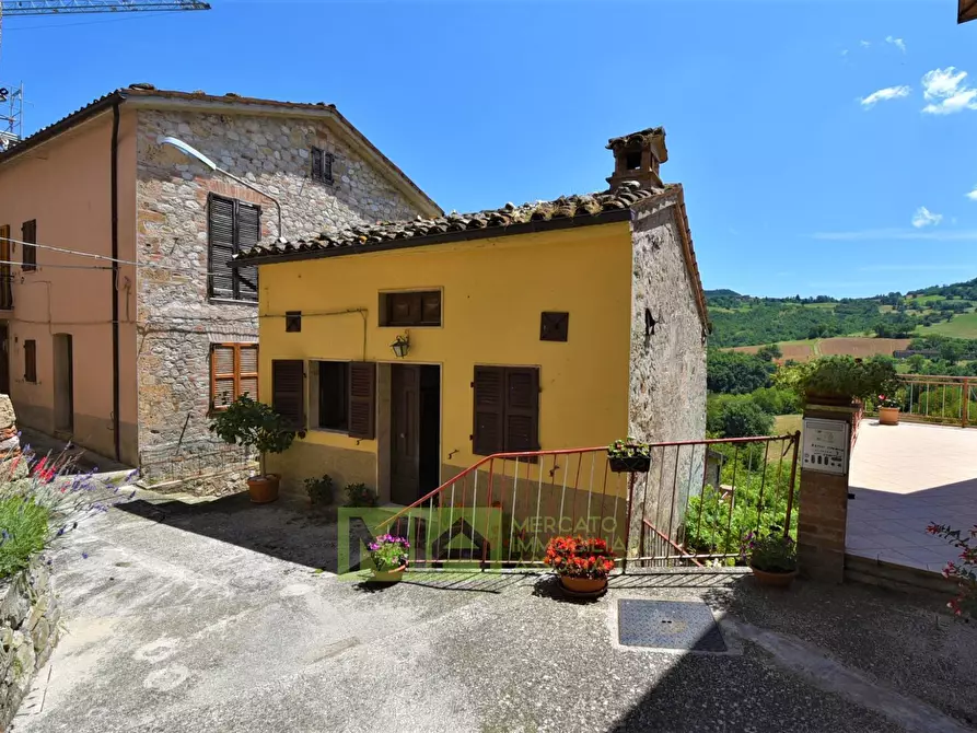 casa indipendente in vendita a Montefortino in zona Sossasso