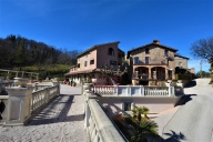 villa in vendita a Montefortino in zona Ambro