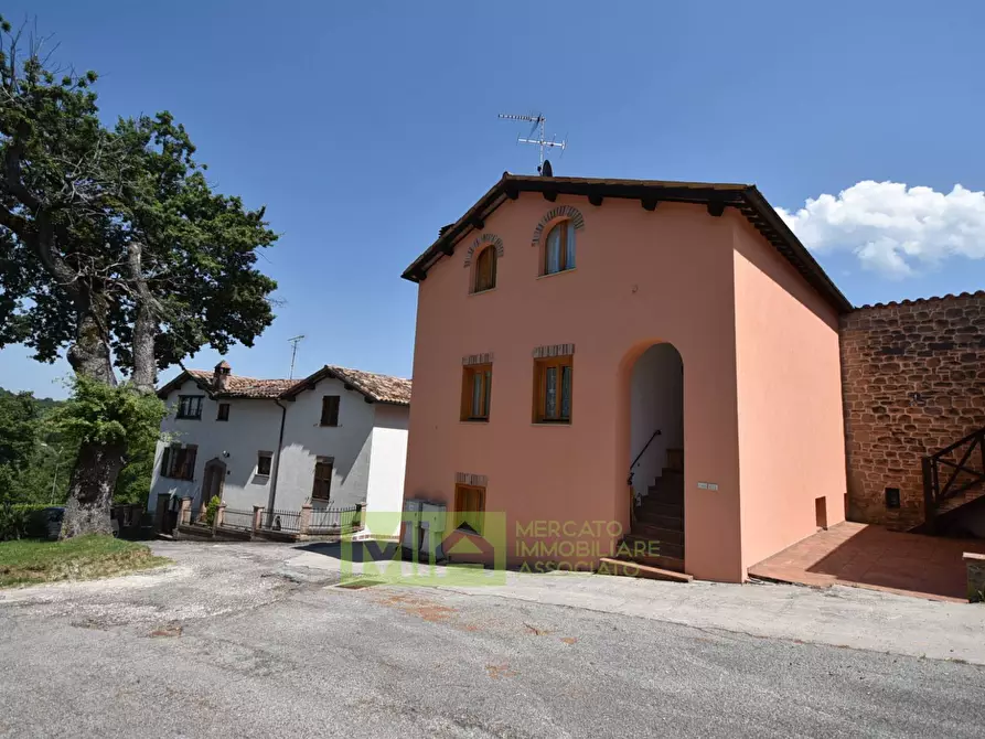 appartamento in vendita a Montefortino in zona Montazzolino