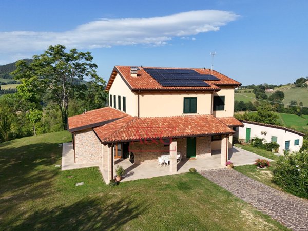 casa indipendente in vendita a Montefortino in zona Cese