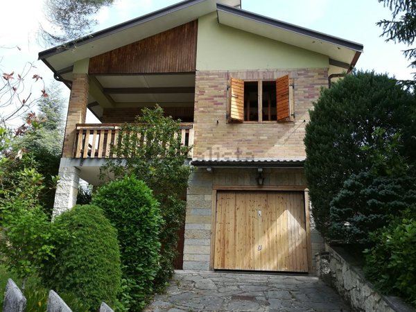 casa indipendente in vendita a Montefortino in zona Colmartese