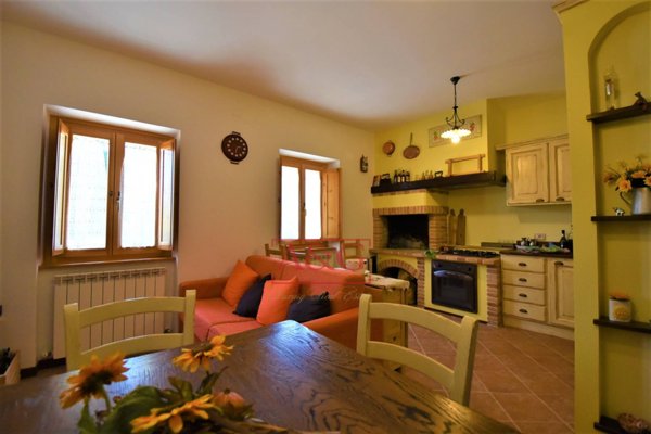 appartamento in vendita a Montefortino in zona Montazzolino