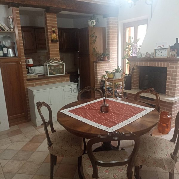 appartamento in vendita a Montefortino in zona Montazzolino