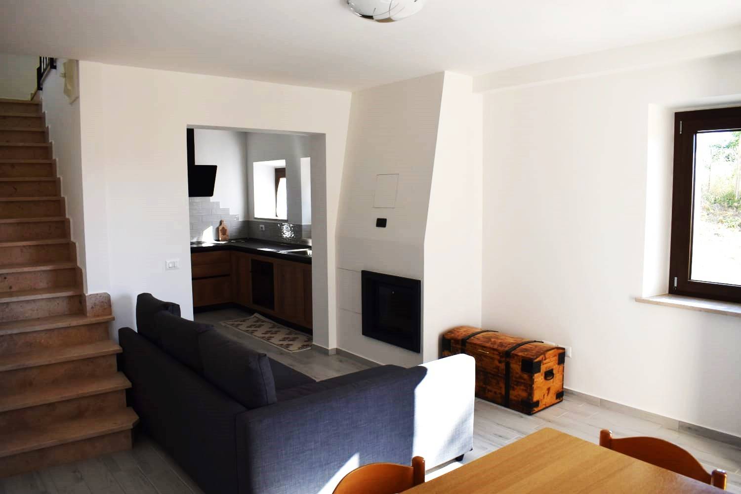 casa indipendente in vendita a Montefortino in zona Vetice