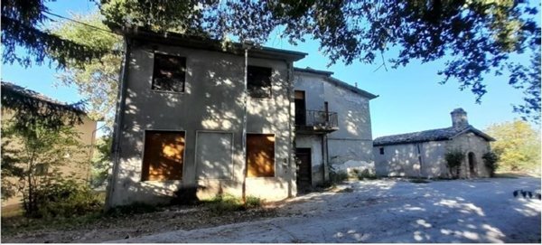 casa indipendente in vendita a Montefortino in zona Serra