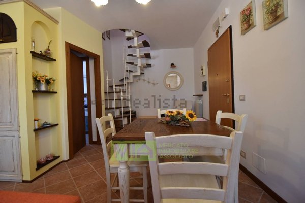 appartamento in vendita a Montefortino in zona Montazzolino
