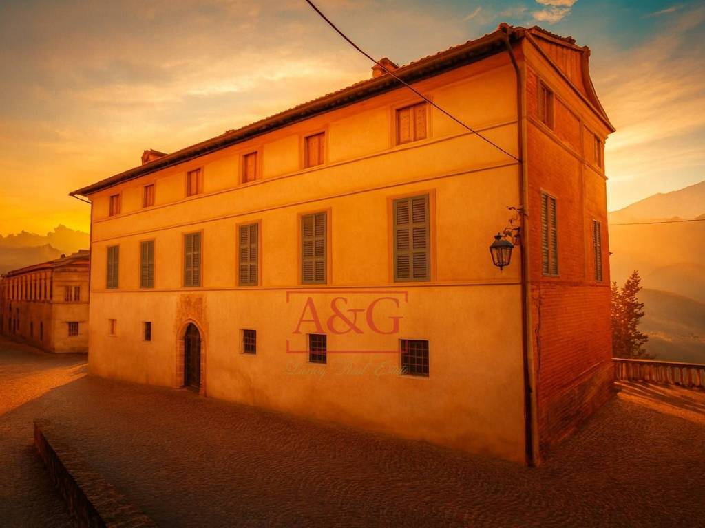 casa indipendente in vendita a Montefortino in zona Montazzolino