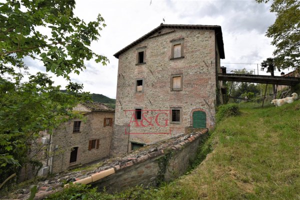 casa indipendente in vendita a Montefortino in zona Sossasso