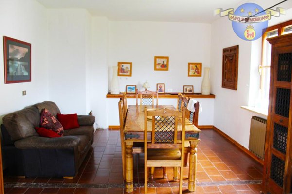 casa indipendente in vendita a Montefortino in zona Vetice