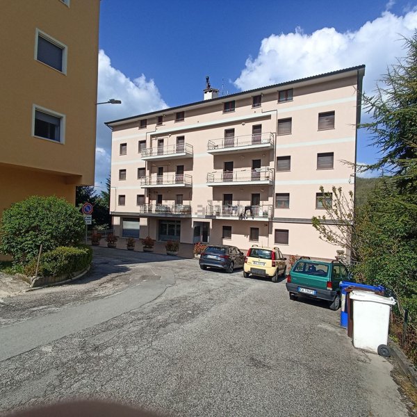 appartamento in vendita a Montefortino in zona Montazzolino