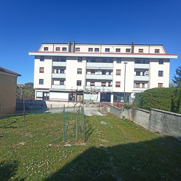 appartamento in vendita a Montefortino in zona Montazzolino