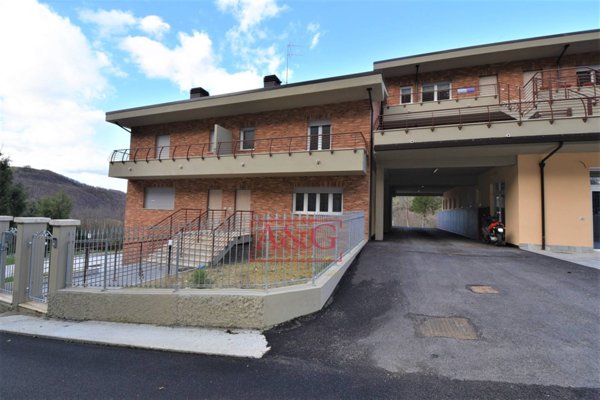 casa indipendente in vendita a Montefortino in zona Colli