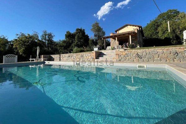 casa indipendente in vendita a Montefortino