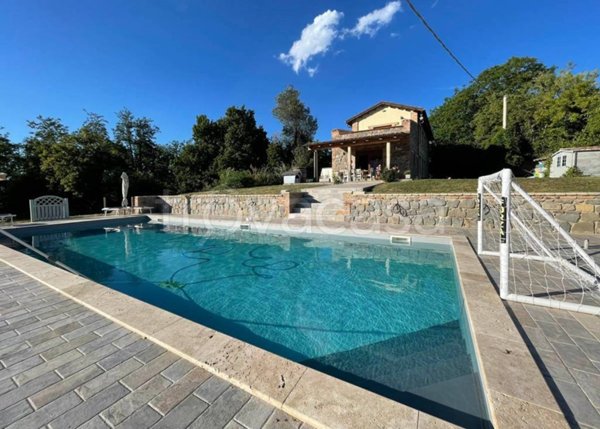 casa indipendente in vendita a Montefortino in zona Pippiete