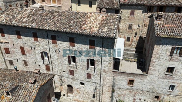 appartamento in vendita a Montefortino in zona Montazzolino