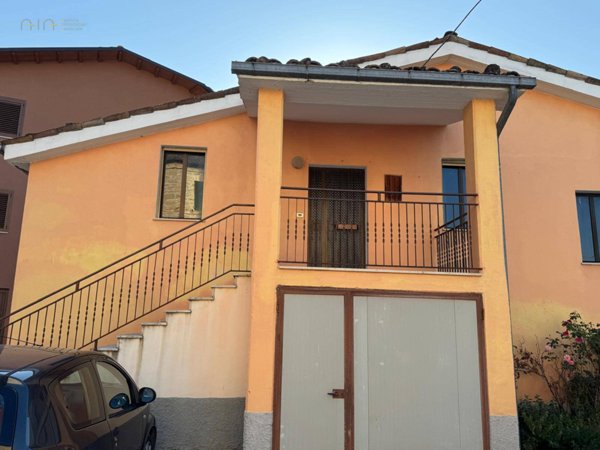 appartamento in vendita a Montefortino in zona Serra