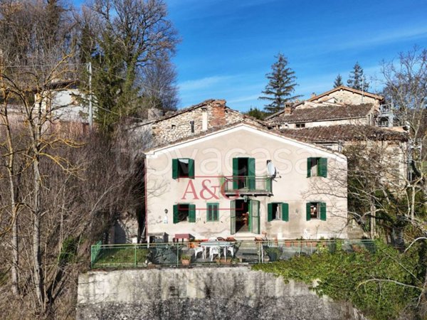 casa indipendente in vendita a Montefortino in zona Ambro
