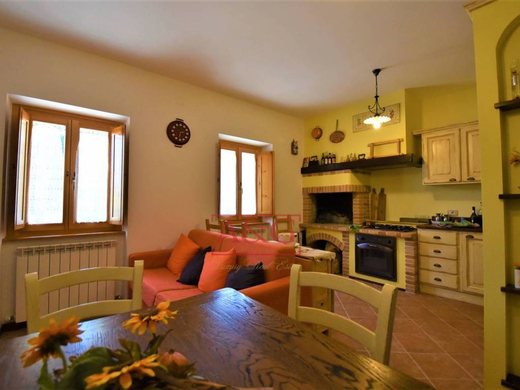 appartamento in vendita a Montefortino in zona Montazzolino