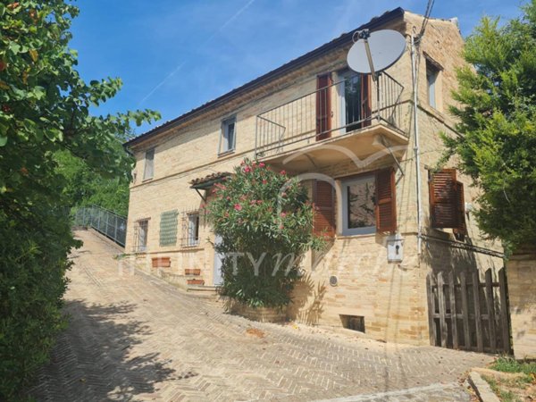 casa indipendente in vendita a Montegiorgio in zona Cerreto