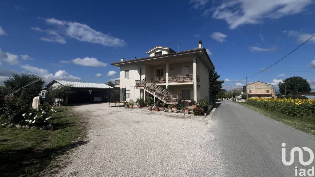 casa indipendente in vendita a Montegiorgio in zona Cerreto