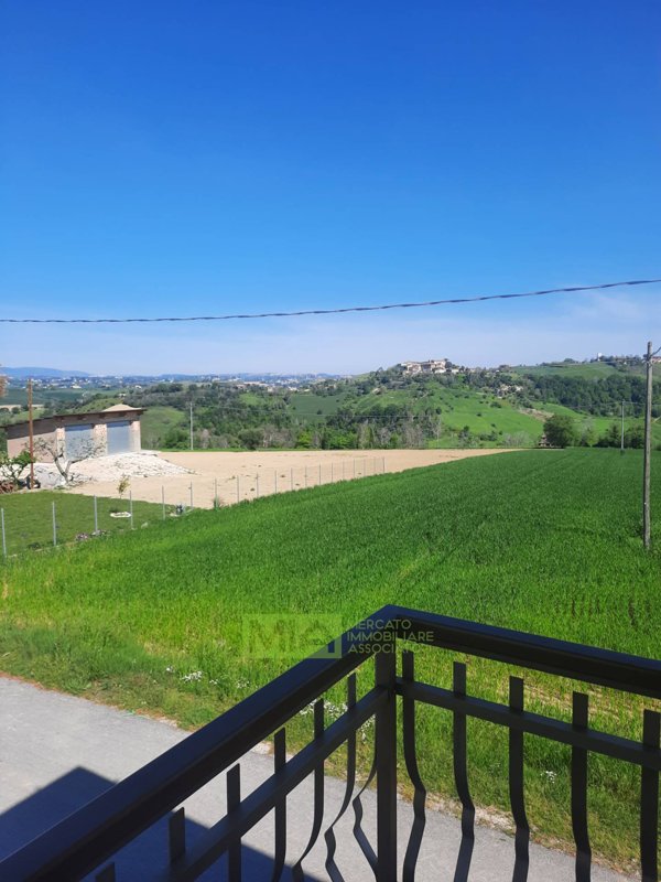casa indipendente in vendita a Montegiorgio in zona Cerreto