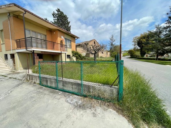 casa indipendente in vendita a Montegiorgio