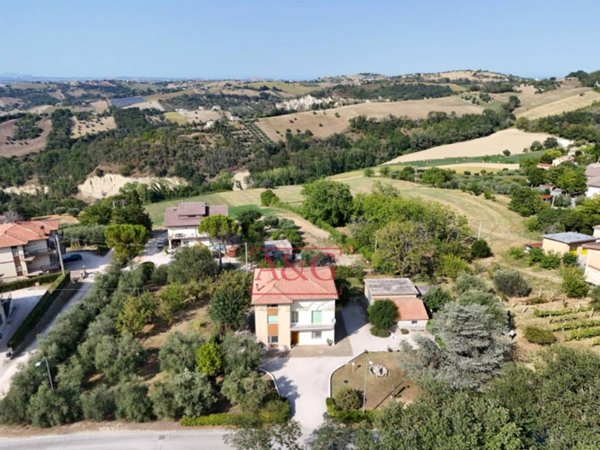 casa indipendente in vendita a Montegiorgio