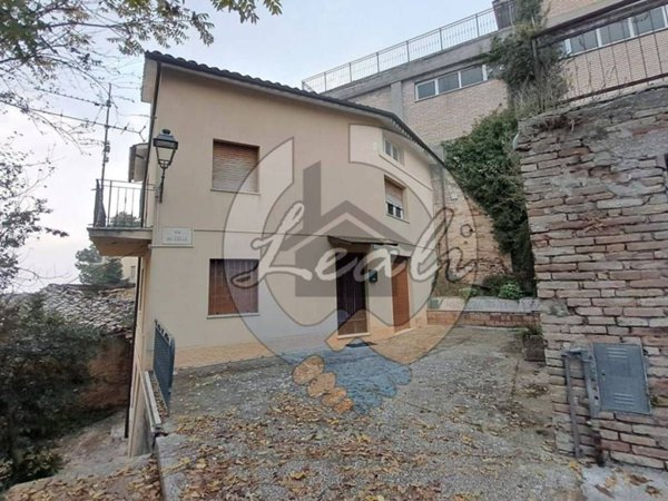casa indipendente in vendita a Montegiorgio