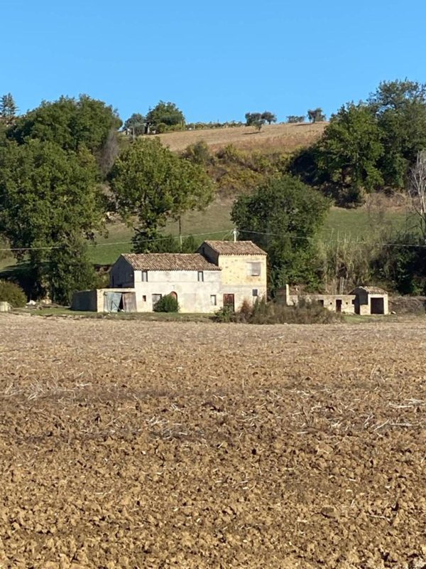casa indipendente in vendita a Montegiorgio
