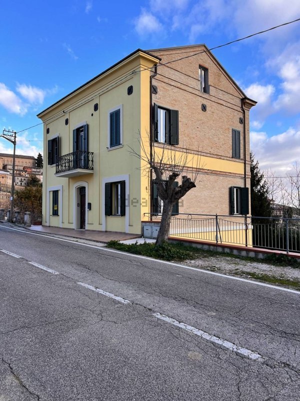 casa indipendente in vendita a Montegiorgio