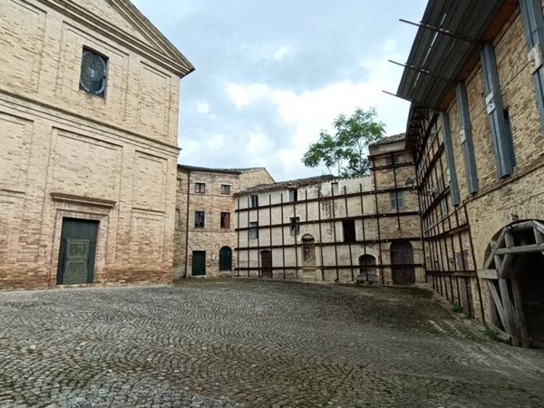 intera palazzina in vendita a Montegiorgio in zona Alteta