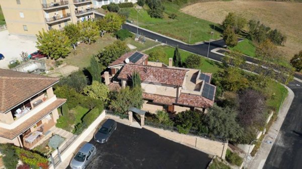 casa indipendente in vendita a Montegiorgio