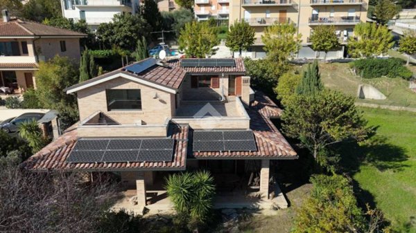 casa indipendente in vendita a Montegiorgio