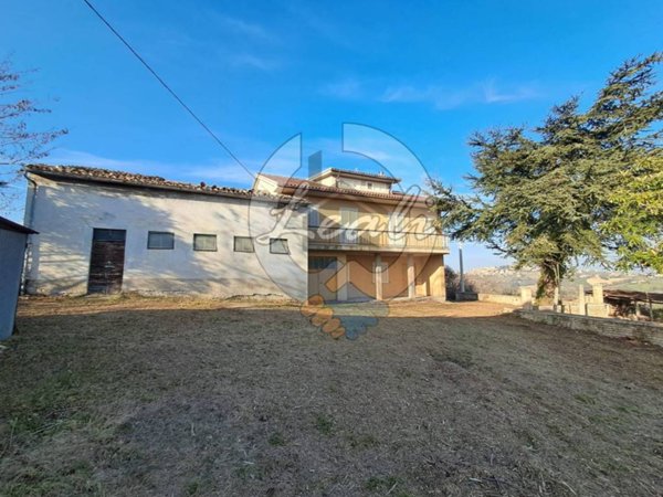 casa indipendente in vendita a Montegiorgio